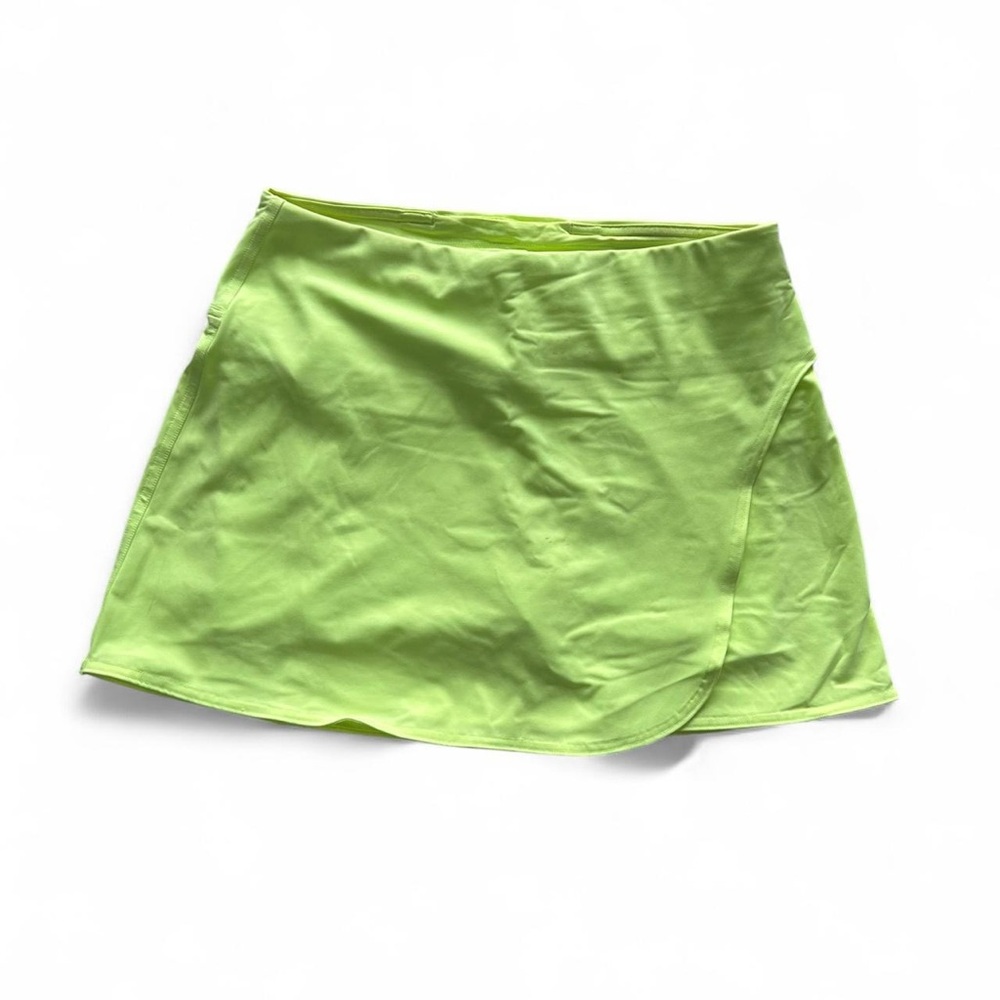 Lululemon lime green tennis skirt with built in shorts!